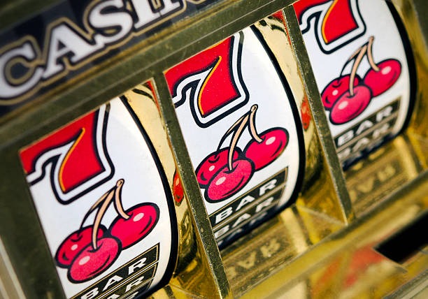 Mobile phone displaying singa slot Kombinasi Number game interface